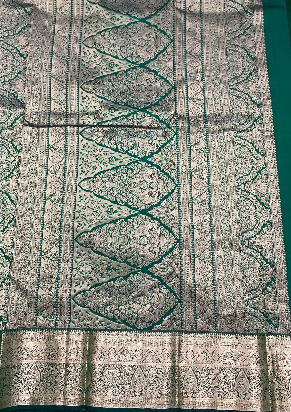 Pure Kanchipuram Silk Saree Emerald Green Colour with Golden zari Border
