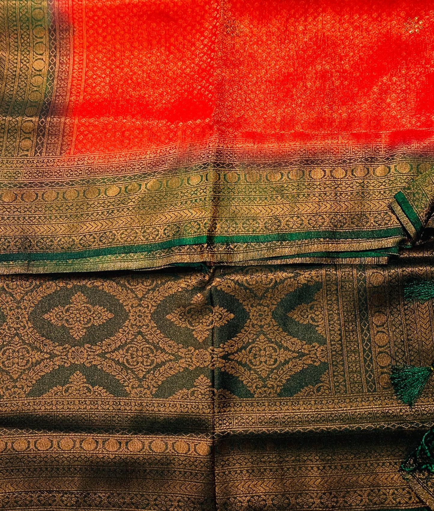 Red shade kuberra pattu with Green Pallu